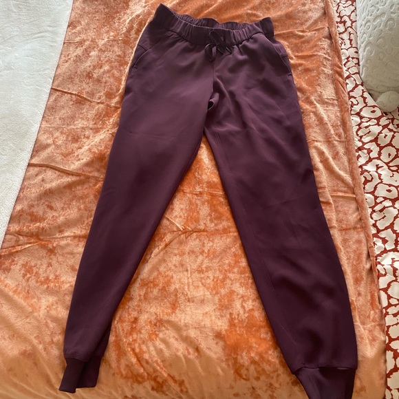 LuluLemon Joggers - Picture 1 of 1